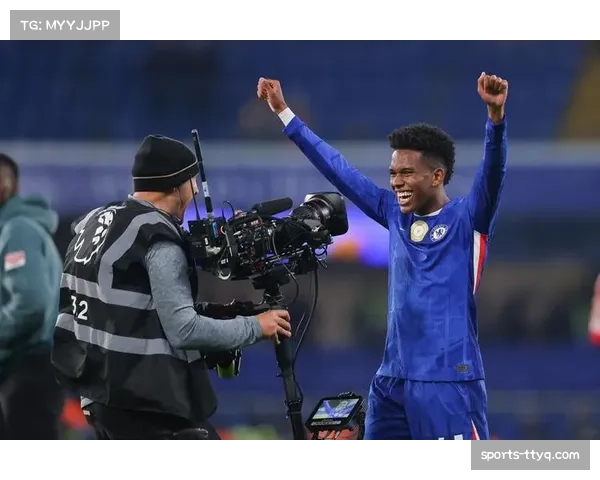 特写：争议判罚，VAR长时间审核后取消切尔西点球